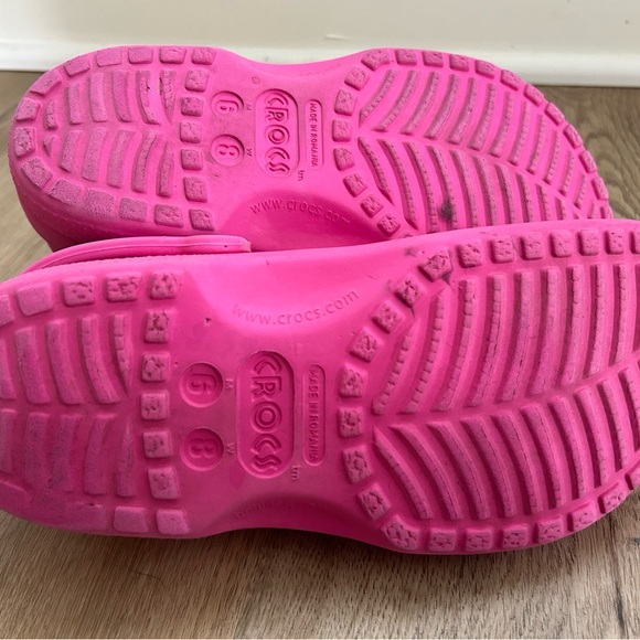 Women’s Hot Pink Crocs | Size 8 | Barbie Pink | A04 - Picture 4 of 7
